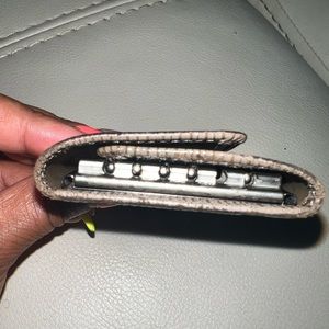 Preowned Louis Vuitton Epi key and card golder